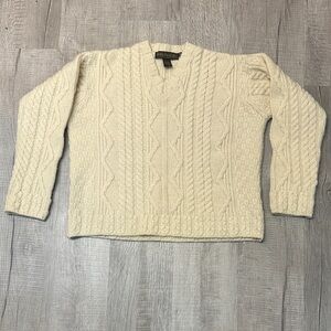 Inis Crafts Irish V-Neck Boxy Fisherman’s Sweater in Cream - Medium